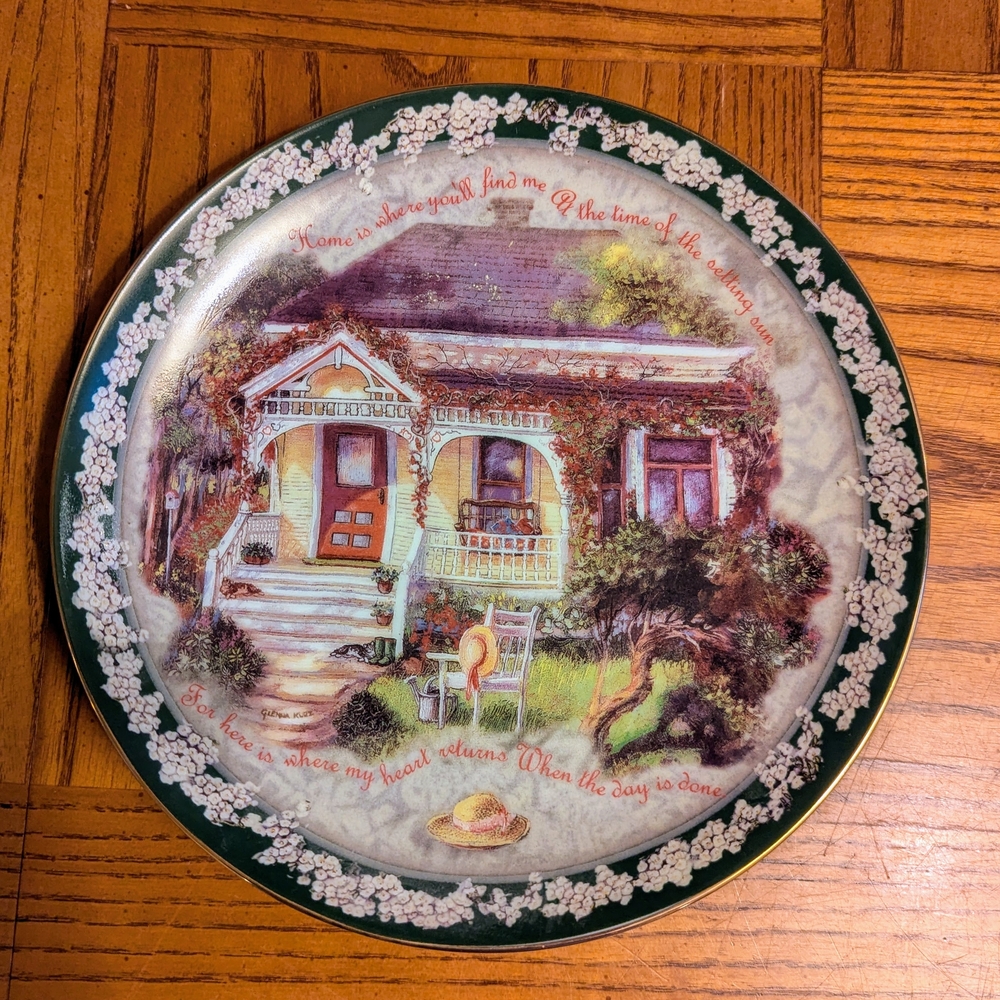 The Bradford Exchange Green and White Cottage Scene Plate